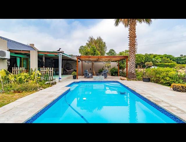 FARM FOR SALE IN SIR LOWRY'S PASS